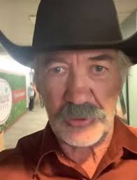 Beautiful photo of you both ❤️