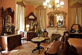 Using new and reclaimed materials i build and refinish furniture and home decor items with an old soul. Eye For Design Antebellum Interiors With Southern Charm Ya Ll