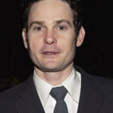 Ed Flynn (played by Henry Thomas) outfits