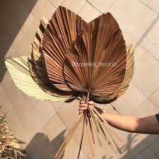 Kini selembar daun memulai cerita baru di bawah. 20 Inspirasi Dekorasi Dari Daun Kering Schluman Art