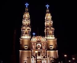 Iglesia En Vista Nocturna De San Juan De Los Lagos Jalisco Leaning Tower Of Pisa Chapel Landmarks