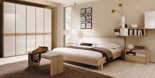 Per chi sceglie la purezza e la luminosità del bianco, le proposte sono davvero numerose, a partire da quella che spezza il candore dell'arredo attraverso un'originalissima testata letto ricoperta da un rivestimento color arlecchino. Camera Da Letto Beige 35 Idee Di Arredamento Mondodesign It