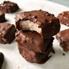 Carres Coco Enrobes De Chocolat Gateau Chocolat Noix Petits Gateaux Chocolat Recette Patisserie