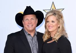 As of 2021, garth brooks' net worth is estimated to be $400 million, launching him onto this list of the richest singers worldwide. Garth Brooks Net Worth 2019 Wife Children House Cars Celeb Tattler