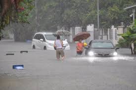 What cause the flash flood? Heavy Rain In Afternoon Leads To Flash Floods In Several Areas Of Singapore And Fallen Trees Singapore News Top Stories The Straits Times