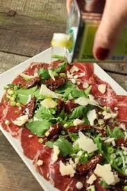 Carpaccio De Bresaola Huile D Olives Basilic Frais Roquette Gros Copeaux De Parmesan Un Peu D Ail En Poudre Cuisine Recettes De Cuisine Recette Italienne