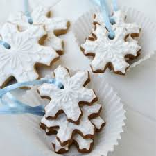Once it touches the cookie, maintain a gentle pressure on the pastry bag, and slowly lift up until you're an inch above the cookie, tethered by a strand of royal icing. Royal Icing Recipe A Practical Guide With Photos To Royal Icing