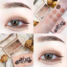 這系列在韓國一上市就引起熱烈討論 榮獲韓國unpa美妝評鑑大獎 新色是8號 濃情可可 這盤是日常實用的大地色調 我平時最喜歡用的眼影盤就是大地色 可濃可淡 上學的時候用中間色調大範圍鋪滿眼皮 再用亮片色點綴即可 出去玩的時候就利用多種顏色創造出漸 in