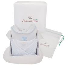 Même tétine à embout physiologique nuk qui équipe la majorité des biberons à usage unique en maternité l'essentiel pour bien démarrer avec le biberon nuk : Merveilleux Coffret Naissance Bebe Gucci Dors Bien Et Body En Coton Coffret Naissance Naissance Bebe Bebe Garcon