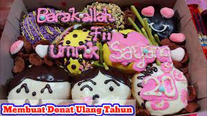 Sudah berani mencoba dan langsung membuat donat kentang di rumah pun sudah jadi pencapaian sendiri. Cara Menghias Donat Ulang Tahun Sederhana Youtube