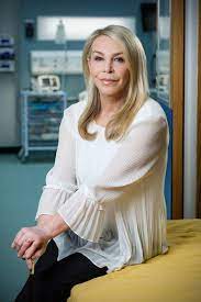 She is to married actor lee chapman and has two sons joseph born 1990 and max born 1993. Holby City Star Leslie Ash Hints At More Casualty Crossovers