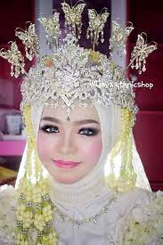 Check 'pengantin perempuan' translations into english. Mahkota Adat Sunda Mahkota Adat Pengantin Wanita Facebook