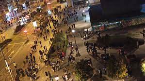 Se suma a las tres sucedidas el viernes en la localidad santaferina y otros tres más, de 2,5, en chimeneas y de 2,3, y de 2,1, estos últimos en. Terremoto En Granada Cientos De Personas Salen A La Calle Por Miedo A Los Seismos Marca