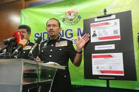 Kom je alleen naar kantoor als het echt niet anders kan? Imigresen Tak Lantik Ejen Bagi Permohonan E Kad