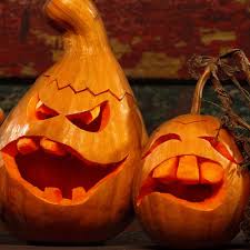 Who doesn't want to have funny pumpkin carvings adorning their homes, steps and driveways? Trending And Fresh Pumpkin Carving Ideas For Holiday Glaminati