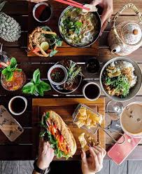 Makanan khas bali halal selanjutnya yang pasti adalah ayam betutu makanan ini sendiri memang merupakan khas bali dan tidak bisa ditemukan ditemukan ditempat lain. Best Restaurants In Seminyak 4 Fave Spots To Put On Your Radar Grab Id