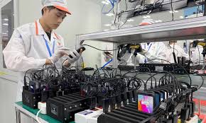Vinsmart specialists have developed a number of intellectual gadgets and the vsmart home app they control power consumption, they can turn off at the scheduled time or from the smartphone. Vinsmart Produces Smartphones For Us Mobile Service Provider Vnexpress International