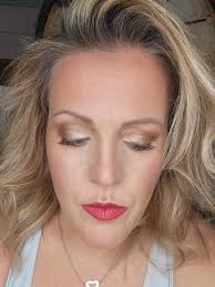 Looking for a quick neutral eye look? Try some 1️⃣ Rome in the corner of  the eye 2️⃣ Filly in crease and outer corner 3️⃣ Hot chocolate in the  center Scarlet on