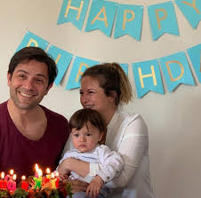 Canan ergüder iki çocuklu bir ailenin çocuğu olup babası bağaziçi üniversitesinin eski rektörü olan üstün ergüder'dir. Kenan Ece Ile Canan Erguder In Ogullari Demir 1 Yasina Basti Magazin Haberleri Fiskos Haberleri