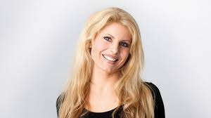 Die moderatoren der sportsendung im laufe ihres bestehens wurde die sportschau von zahlreichen bekannten moderatoren geleitet, von denen zahlreiche auch bei konkurrierenden. Muller Spirra Sportschau Moderatorin Heute Stephanie Muller Spirra Sport Im Osten 09 12 2017 Grinsticks