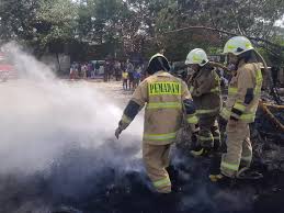 Jaya 65 tumpukan ban wilayah kelurahan penjaringan jln muara baru gang  Marlina.terima informasi pukul 13: 05 dan berhasil dipadamkan pukul 13:43  Wib Situasi dapat ditangani dan aman.. jumlah unit yang dikerahkan 4