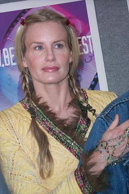 Daryl Hannah | Dancing | Blue Iguana press conference | 25th Toronto  International Film Festival (2000) Photo#:2