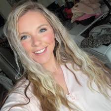 How to keep a small pool clean without a pump?