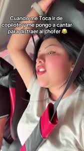 Divertida situación de copiloto cantante