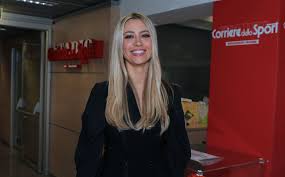 Una delegazione politica italiana, con in testa il premier, è in visita ufficiale in ungheria. Natale A 5 Stelle Martina Stella A Chiesa Regalerei Una Vittoria
