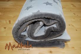 Diese decke ist in den dezenten und natürlichen farbtönen beige und grau erhältlich. Madikela Pets2please Hundedecke Kuschelfleece Sterne
