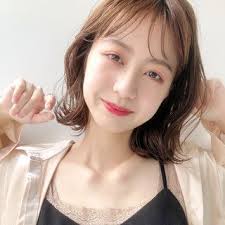 小顔みせくびれボブ maria emma さんのスナップ ナチュラル ボブ 簡単スタイリング ウルフカット 切りっぱなしボブ くびれボブ ワンカールスタイリング ウルフボブ ヘア アイディア ヘアスタイリング