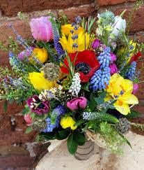 With big delicate blossoming petals, peonies work great paired in a. International Wedding And Event Planner Uk Caribbean A Simple Guide To Seasonal Wedding Flowers Benessamy