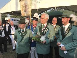 Begründet wurde die tradition nach dem ende der französischen regentschaft im rheinland unter napoleon. Schutzenfest In Neuss 2018 Im Live Blog Bruno Weyand Ist Neuer Konig