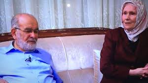 Eşi ayşe yasemin karamollaoğlu adını aldı. Sp Lideri Temel Karamollagu Nun Ingiliz Asilli Esi Nasil Musluman Oldugunu Anlatti Haberler
