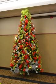 40 Awesome Christmas Tree Decoration Ideas With Ribbon Decoration Love Christmas Tree Decorations Diy Christmas Tree Topper Ribbon Unique Christmas Trees