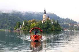 Typisch für bled, die pletna boote. 10 Unique Things To Do In Lake Bled Slovenia Placesofjuma