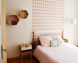 Sandrine Carre Decoratrice Chambre Papier Peint Geometrique Losanges Tete De Lit Bois Tete De Lit Papier Peint Decoration Interieure Tete De Lit Maison