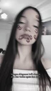 Duygusallıgımız Belli Olmasin Diye Verilen