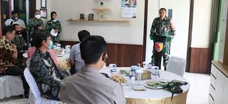 Komandan distrik militer (dandim) 1603 sikka. Dandim Tulungagung Berangkatkan Bantuan Sosial Untuk Korban Bencana Alam Di Ntt Kabar Daerah Jawa Timur