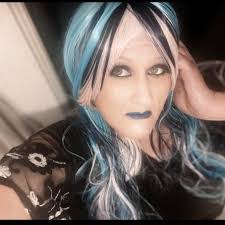 Tracy Lambdin's Instagram, Twitter & Facebook