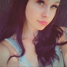 Poor baby man this wild I can't stand a mom like this lord please help her  😩