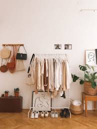 Kleideraufbewahrung Im Wg Zimmer Wenn Der Platz Nicht Reicht Fur Einen Riesen Kleiderschrank Bietet Eine Room Ideas Bedroom Aesthetic Bedroom Room Inspiration
