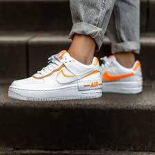Inarguably the best sneakers of all times and the buzz on the streets, air force 1 is a legend. Nike Air Force 1 Shadow White Total Orange W Nike Air Force 1 Shadow White Total Orange W Ofour