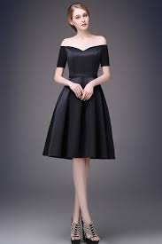 Voici venir sa grande sœur, la robe. Robe De Soiree Noire Courte Simple Epaule Denudee Robedesoireecourte Fr