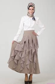 Geniş bir perspektiften bakıldığında 2016 kısa elbise modelleri içerisinde yer alan modellerin birkaç detaya sık sık ev sahipliği yaptığı görülüyor. Yeni Sezon 2016 Tesettur Elbise Modelleri Gelinlik Modelleri