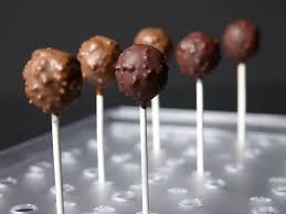 Sucettes Facon Rocher Praline Par Thierry Bamas Youtube Classic French Desserts Pralines Chocolate Crunch