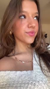 Juliette Gray's Instagram, Twitter & Facebook