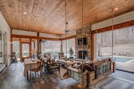 Infine, la giovane cantante miley cyrus, che ha pubblicato una foto su instagram della sua casa, ormai un cumulo di macerie. Miley Cyrus Torna A Casa Acquista Un Ranch Nel Suo Tennessee Per 4 8 Milioni Idealista News