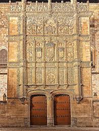 It is a large building located a few steps from the university and the cathedrals, whose origin dates back to the sixteenth century, and has been rebuilt and refurbished several times over the centuries. Salamanca S University Salamanca Salamanca University Spanish Architecture
