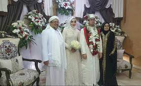 Habib rizieq shihab langsung menyatakan banding setelah mendengar vonis 4 tahun penjara yang dibacakan majelis hakim pengadilan rizieq menyesalkan dirinya divonis 4 tahun pidana penjara. Foto Foto Pernikahan Anak Rizieq Shihab